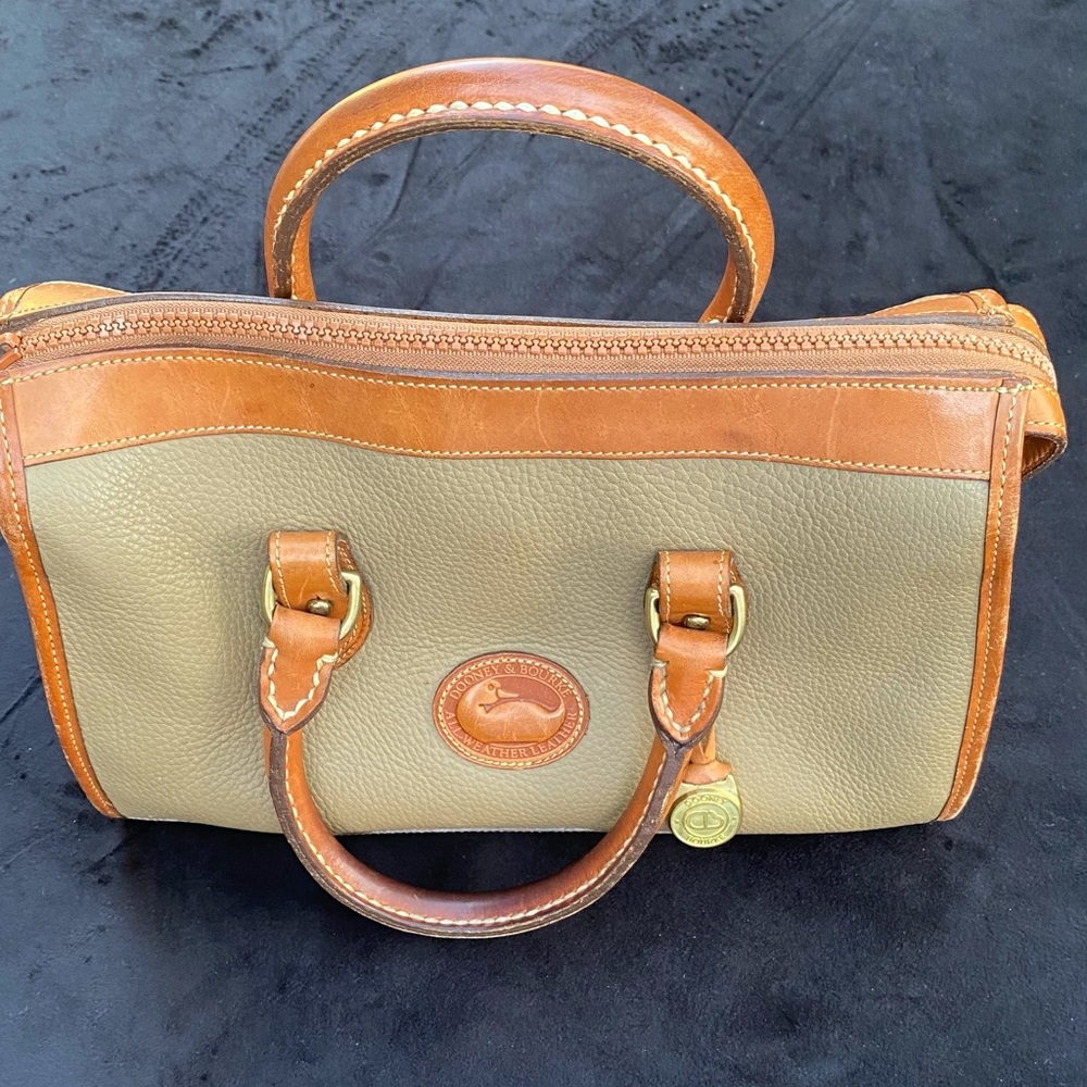 Dooney & Bourke authentic. excellent condition.
